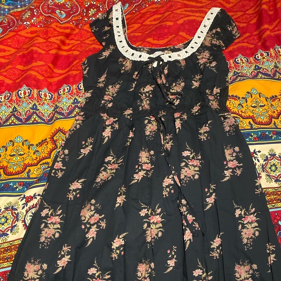 NWT Kelly dress night bouquet. Size small - Picture 3 of 5